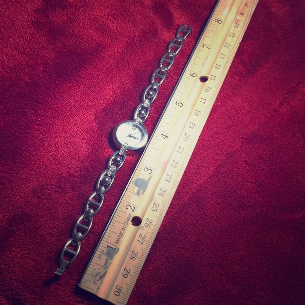 Sliver allude wrist watch